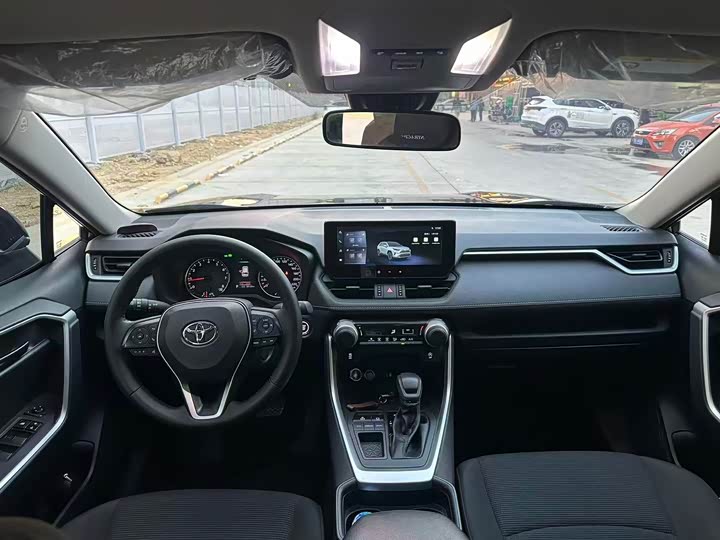 Фото 6 - Toyota RAV4