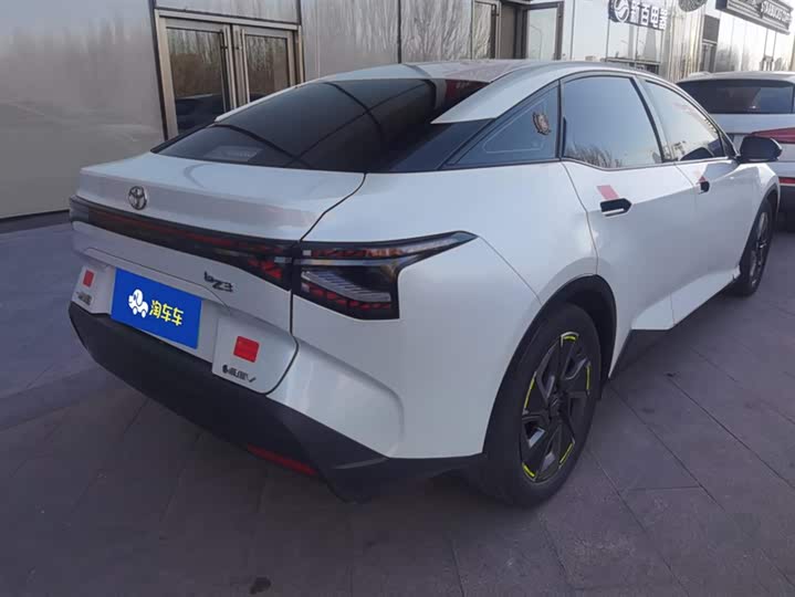 Фото 3 - Toyota bZ3