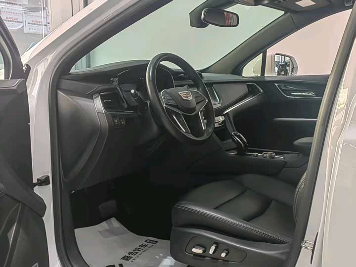 Фото 7 - Cadillac XT5