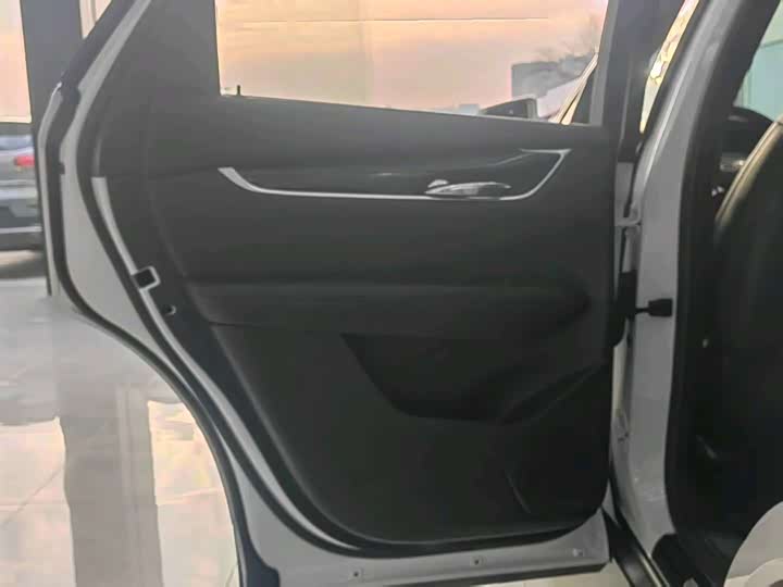 Фото 9 - Cadillac XT5