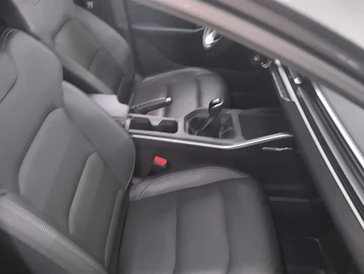 Фото 8 - Geely Emgrand