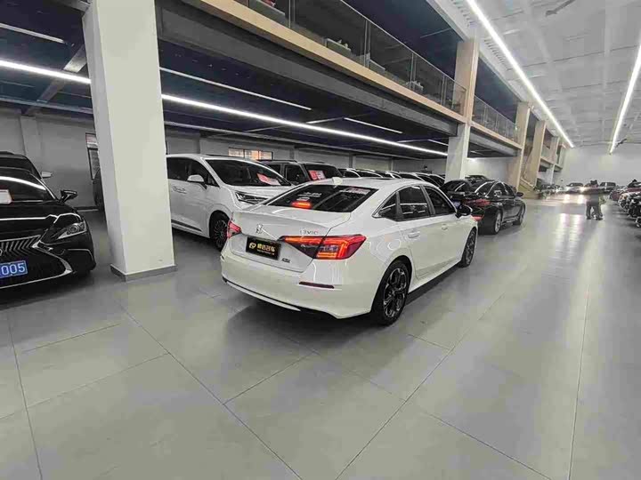 Фото 4 - Honda Civic