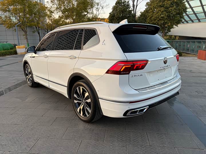 Фото 4 - Volkswagen Tiguan L Pro