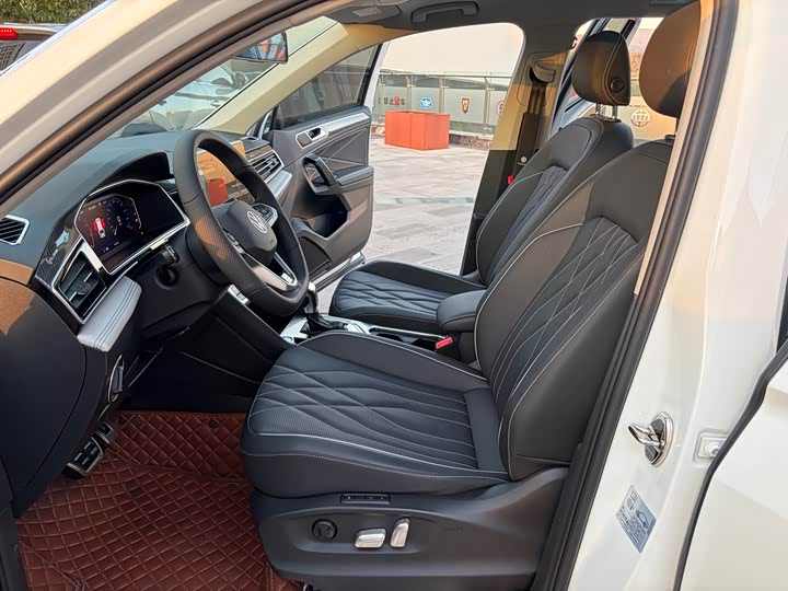 Фото 7 - Volkswagen Tiguan L Pro