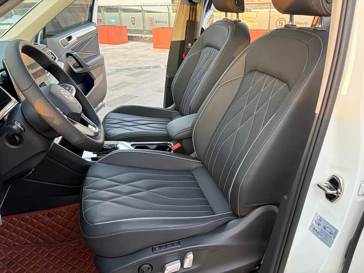 Фото 9 - Volkswagen Tiguan L Pro