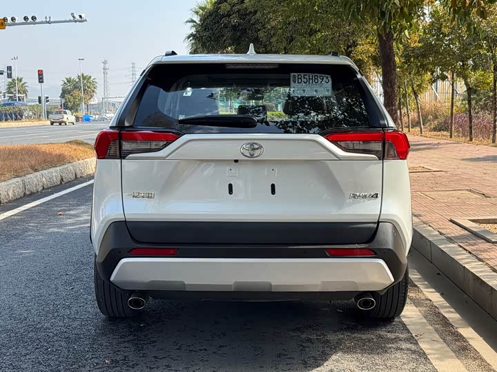 Фото 3 - Toyota RAV4