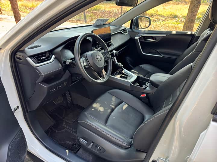 Фото 5 - Toyota RAV4