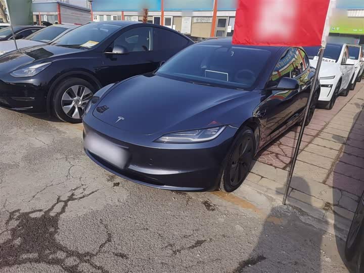 Фото 1 - Tesla Model 3