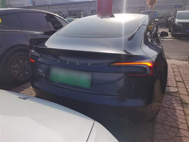 Фото 6 - Tesla Model 3