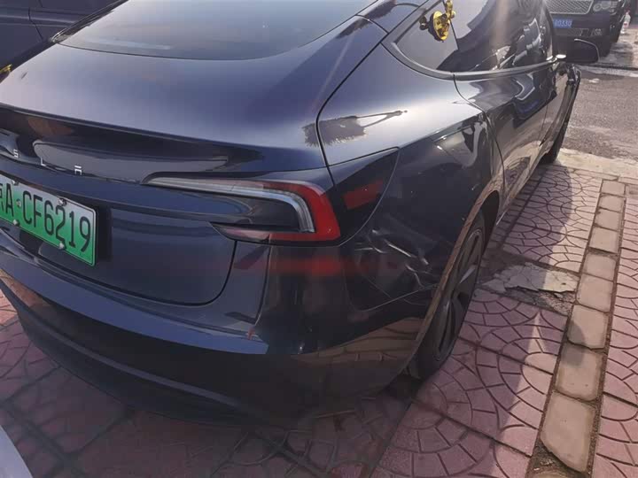 Фото 8 - Tesla Model 3