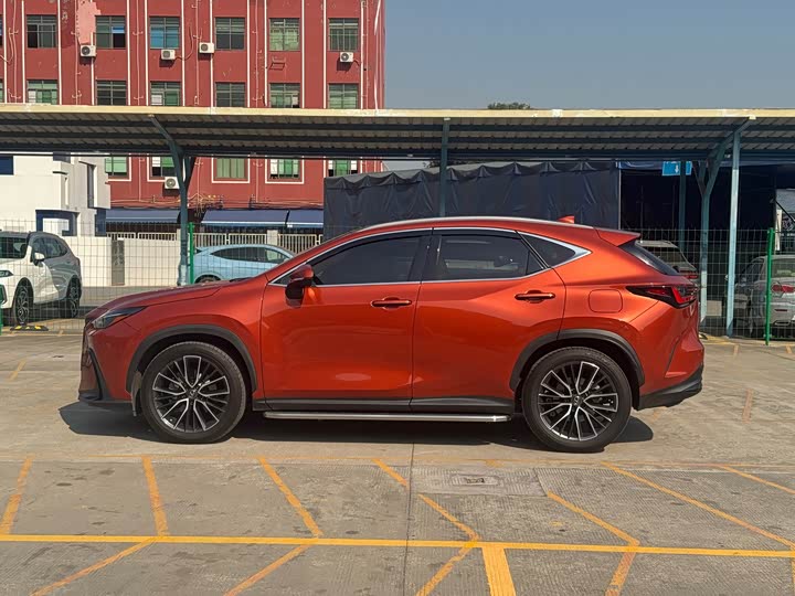 Фото 3 - Lexus NX