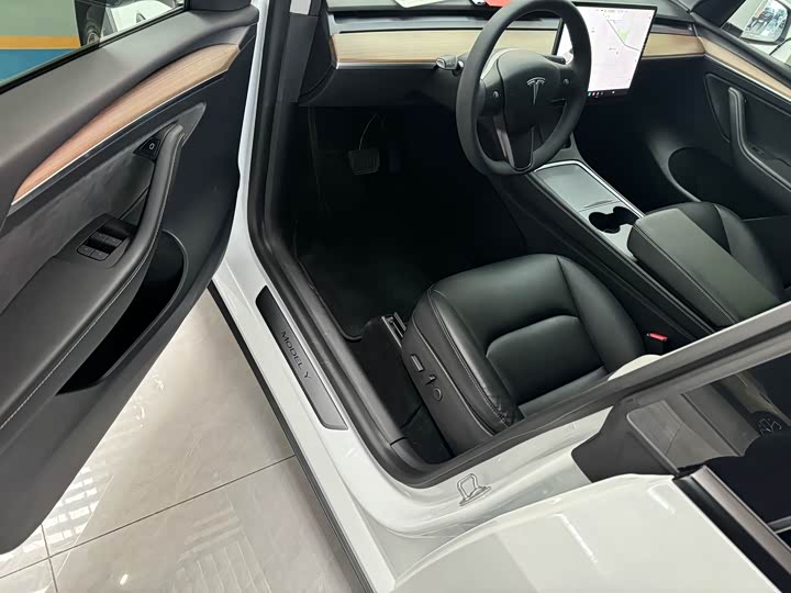 Фото 4 - Tesla Model Y