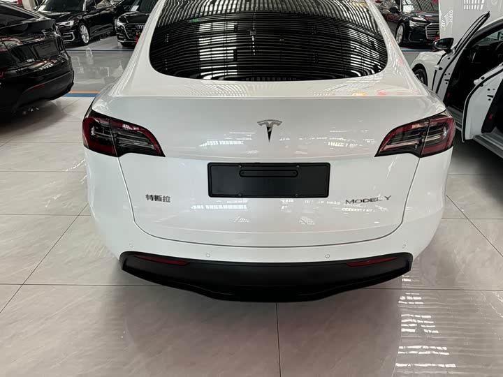 Фото 8 - Tesla Model Y