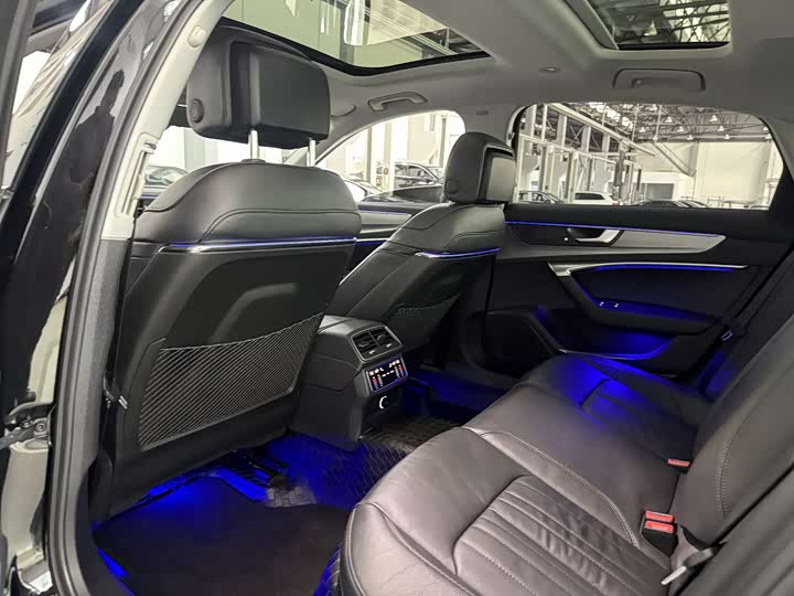 Фото 8 - Audi A6L