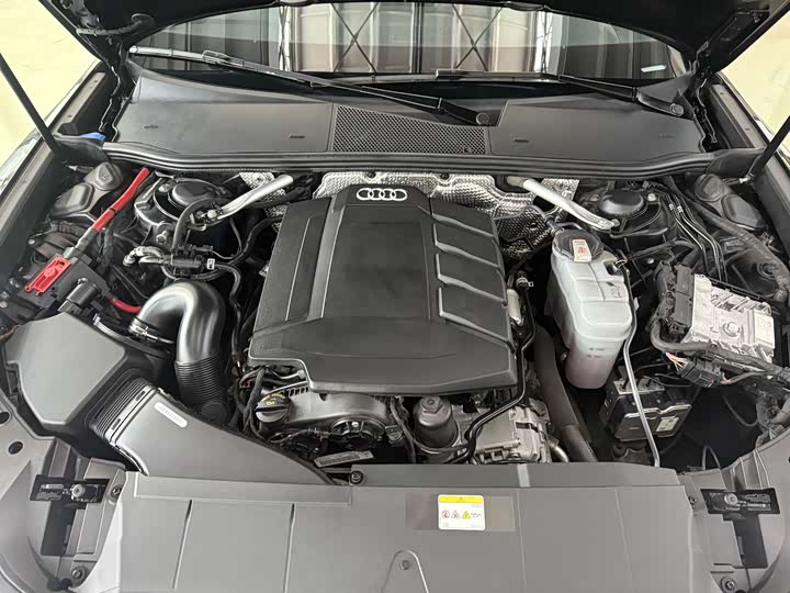 Фото 9 - Audi A6L