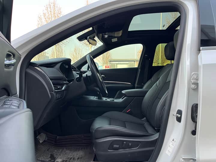 Фото 8 - Cadillac XT4