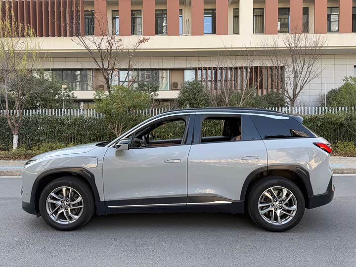 Фото 7 - Nio ES6