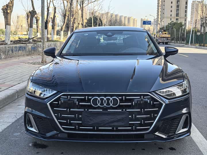 Фото 2 - Audi A7L