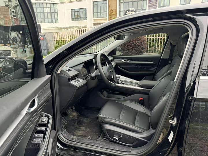 Фото 4 - Geely Preface