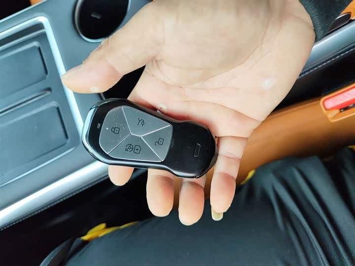 Фото 9 - XPeng G9