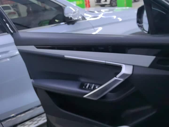 Фото 7 - Geely Atlas L