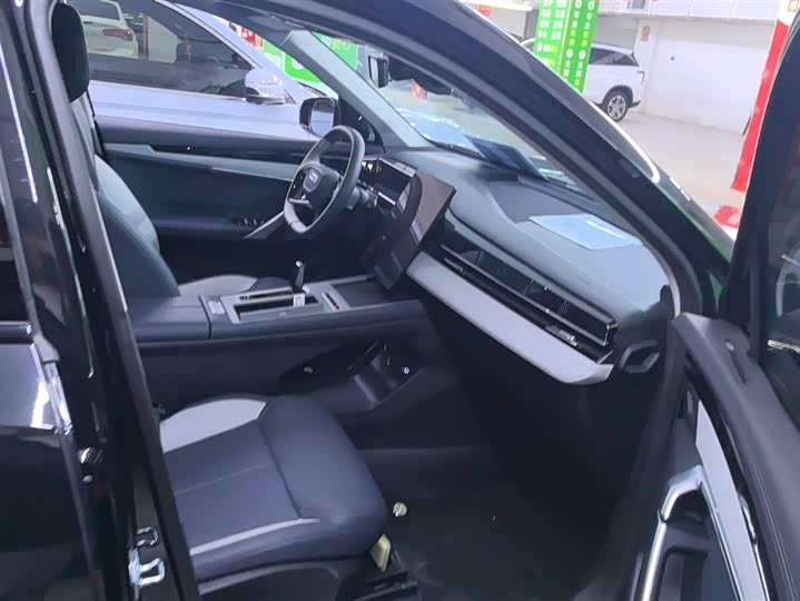 Фото 8 - Geely Atlas L