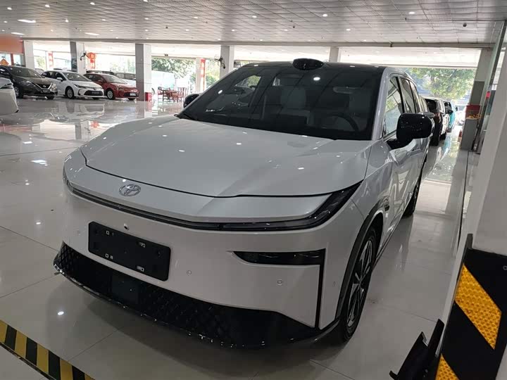 Фото 1 - Toyota bZ3X