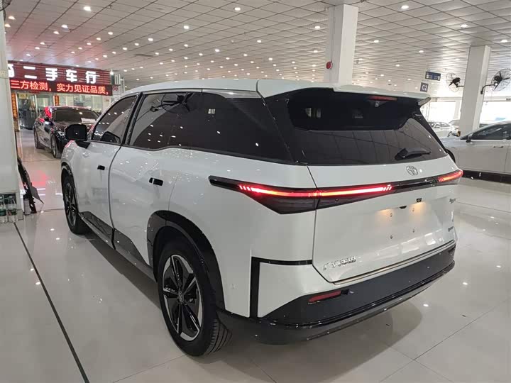 Фото 5 - Toyota bZ3X