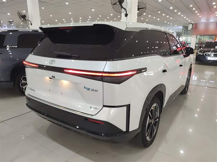 Фото 7 - Toyota bZ3X