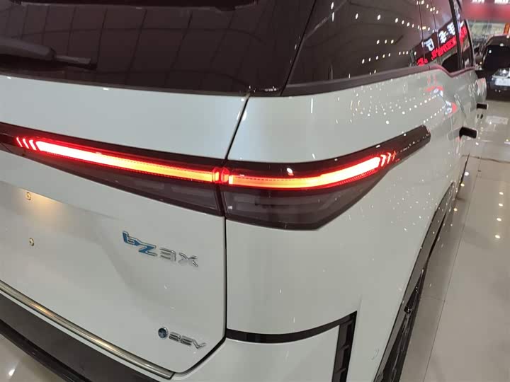 Фото 8 - Toyota bZ3X