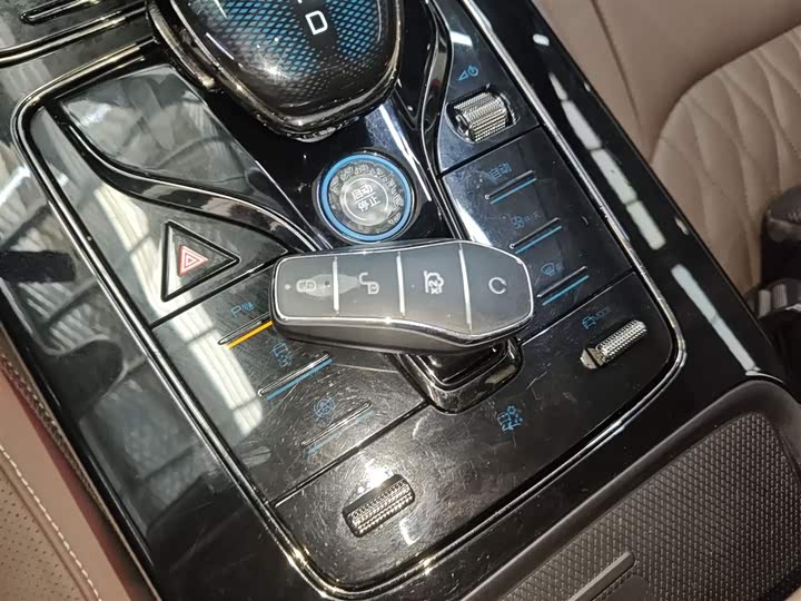 Фото 9 - BYD Han