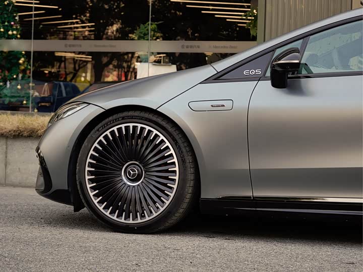 Фото 9 - Mercedes-Benz EQS AMG