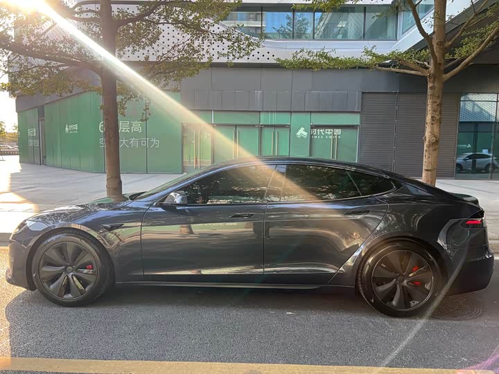 Фото 2 - Tesla Model S