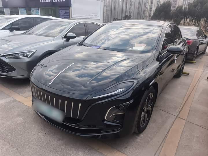 Фото 1 - Hongqi E-QM5