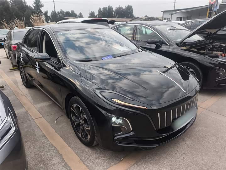 Фото 4 - Hongqi E-QM5