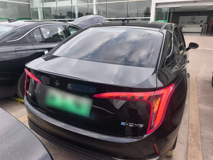 Фото 6 - Hongqi E-QM5