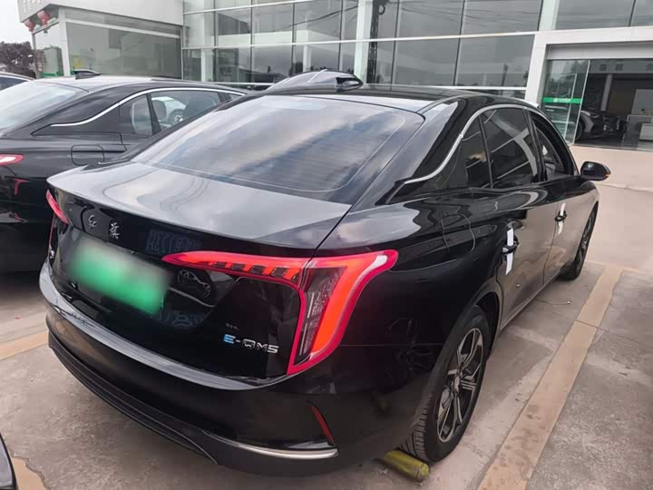 Фото 7 - Hongqi E-QM5