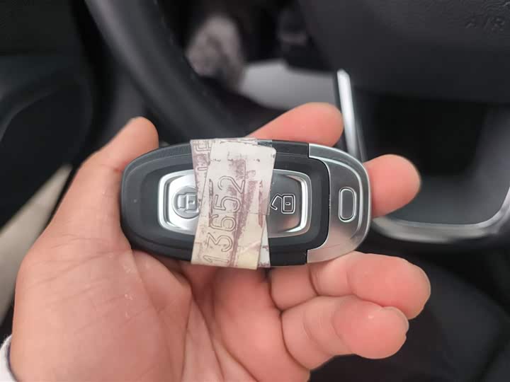 Фото 9 - Hongqi E-QM5