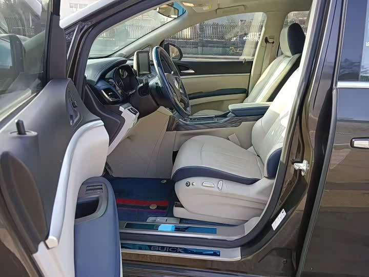 Фото 8 - Buick GL8 ES