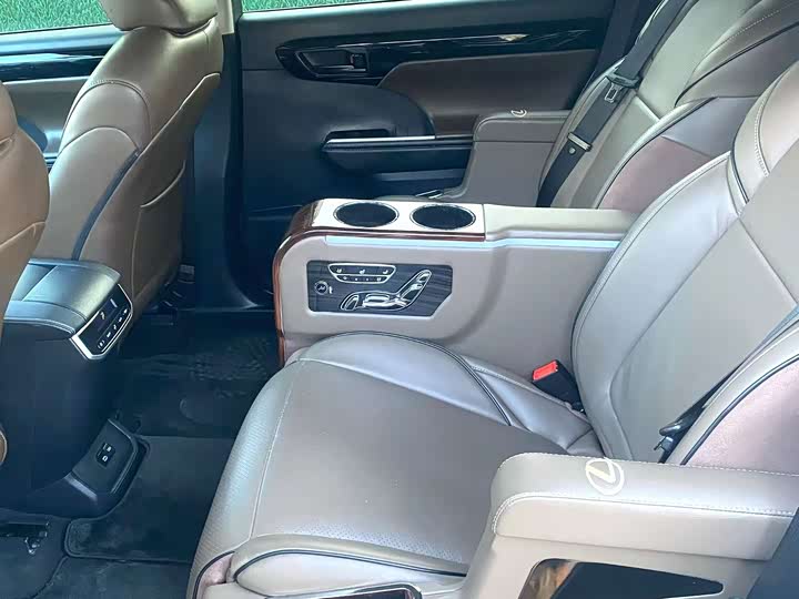 Фото 8 - Toyota Highlander