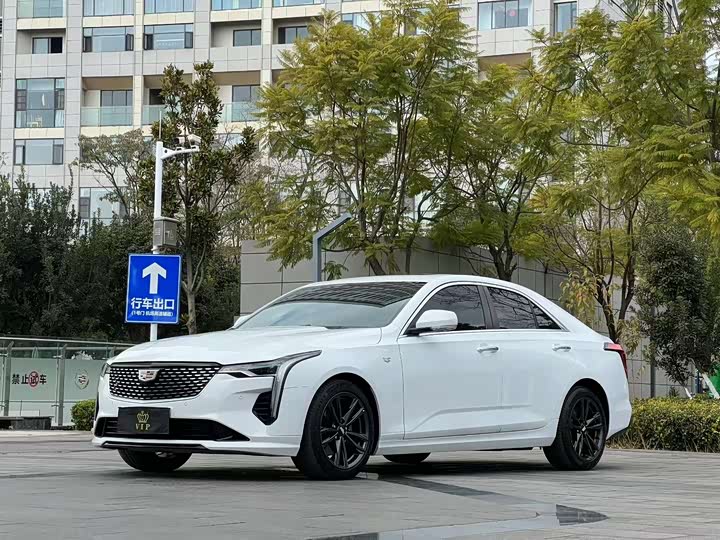 Фото 1 - Cadillac CT4