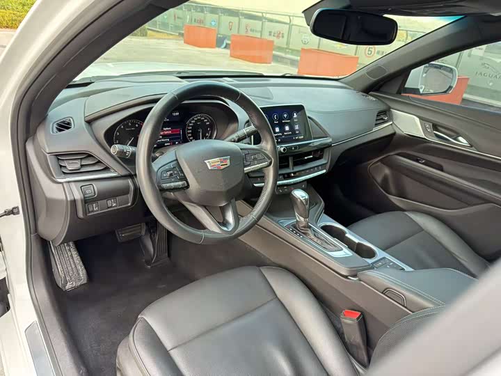 Фото 8 - Cadillac CT4