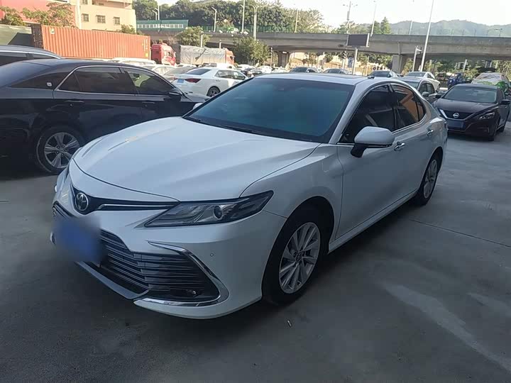 Фото 1 - Toyota Camry