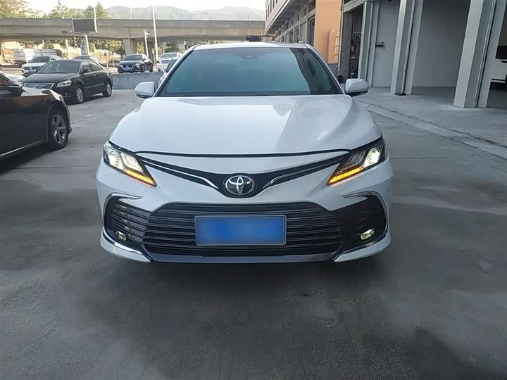 Фото 3 - Toyota Camry