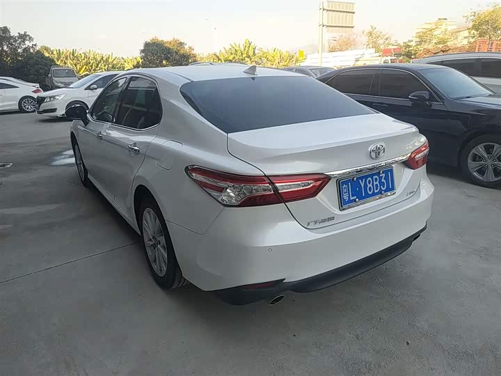 Фото 5 - Toyota Camry