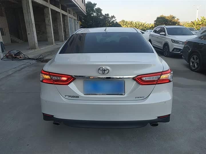 Фото 6 - Toyota Camry