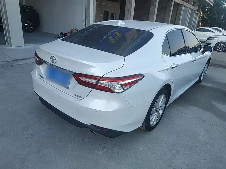 Фото 7 - Toyota Camry