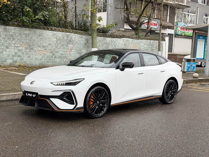 Фото 1 - Changan UNI-V