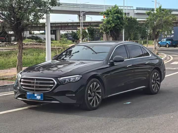 Фото 1 - Mercedes-Benz E-Class