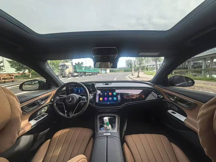 Фото 3 - Mercedes-Benz E-Class